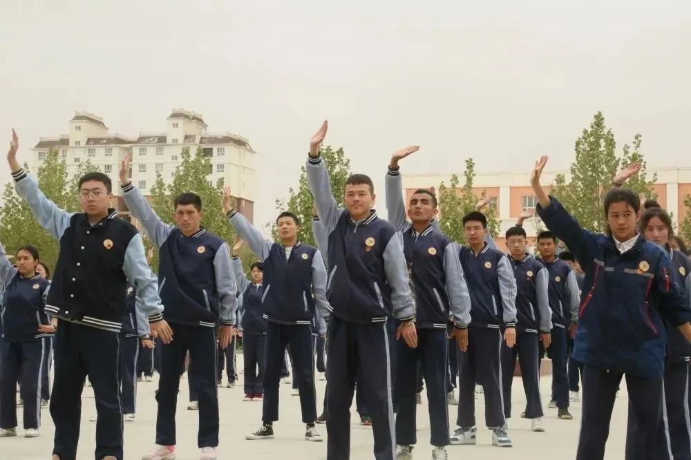 「志愿服务」新疆兵团第十四师二二四团中学学习八段锦