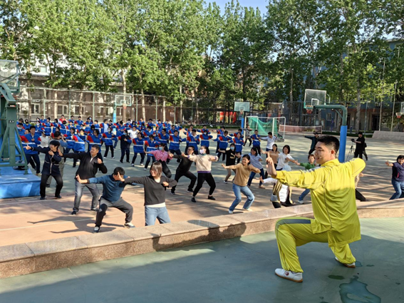 「进校园」传统养生进校园，健身气功走进北京市第一中学